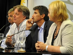 Ministro de Transporte, Enrique Pintado; Ministro de Economía, Fernando Lorenzo; Presidente de ANCAP, Raúl Sendic y Ministra de Turismo, Liliam Kechichian