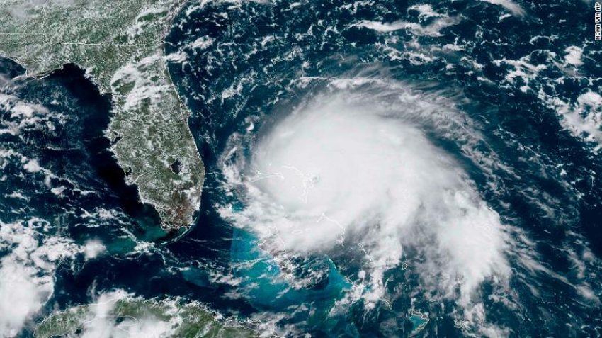 Dorian se acerca “peligrosamente” a Florida tras dejar devastación y muerte en Bahamas