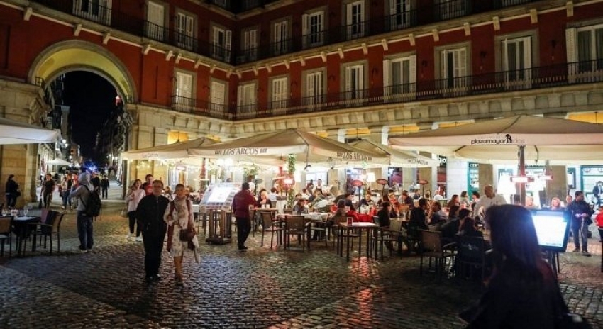Más de un siglo de turismo, más de cuarenta años de gastronomía española en peligro