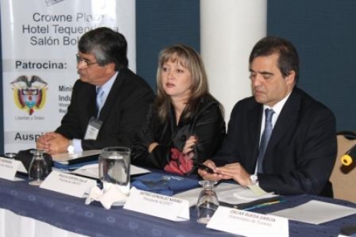 Compartiendo el panel con la Presidenta de ANATO, Paula Cortés Calle y con el Viceministro de Tursmo, Oscar Rueda García