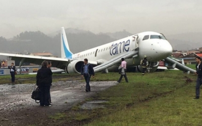 Avión de Tame pierde pista en el aeropuerto de Cuenca