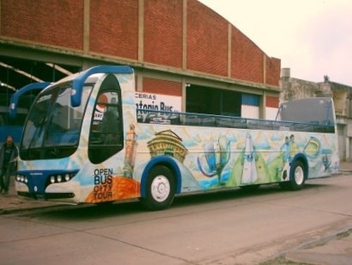 Bus turístico en Punta y cárcel de Las Rosas: entrevistamos a Alvaro Gimeno, operador turístico