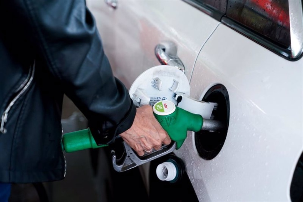 La gasolina sigue su escalada y toca un nuevo máximo anual tras sumar once semanas de alzas