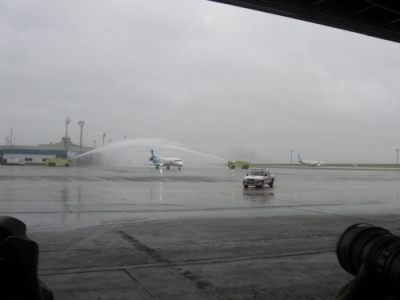  Bautizado también por la lluvia, el octavo avión de Pluna 