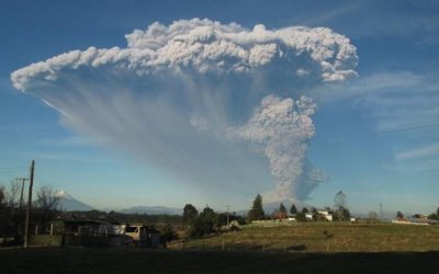 Tras 43 años inactivo entra en erupción el volcán Calbuco