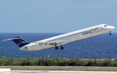 Avión de InselAir aterriza de emergencia en el AILA