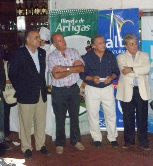De Izquierda a derecha: Ministro Lescano; Intendente Coutinho; Intendente Bentos y Washington Torterolo, el hombre de la comunicación en Salto
