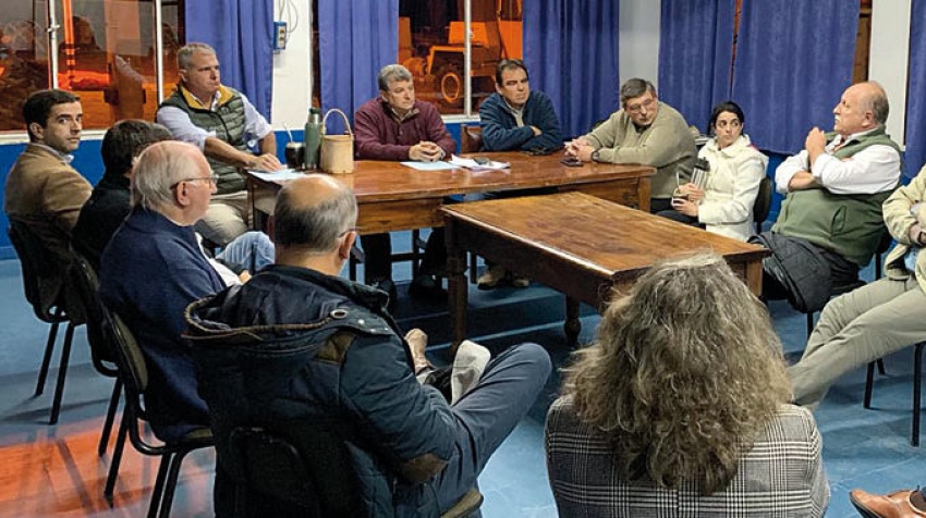 En el salón de actos del puerto sanducero tuvo lugar la primera reunión para establecer el servicio fluvial de pasajeros entre Paysandú y ciudades de la orilla argentina.