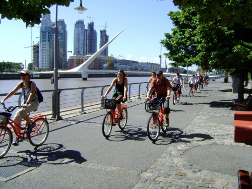 Circuitos ecológicos, nocturnos y culturales. Buenos Aires se conoce en bicicleta