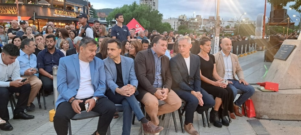 Gustavo Peralta, Director de Agencia Córdoba Turismo y Presidente CAMTUR de Córdoba; Sebastian Boldrini, Secretario de Turismo VCP; Darío Capitani, Presidente Agencia Córdoba Turismo; Esteban Avilés, Intendente de Villa Carlos Paz; Daniel Gomez Gesteira, ex  intendente de VCP.