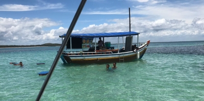 El barcito en el medio del agua. En una piscina natural durante la excursi&oacute;n Vuelta a la sila, los tragos asegurados y casi...obligados