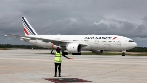 Francia prohíbe los vuelos cortos con alternativa en tren desde este miércoles