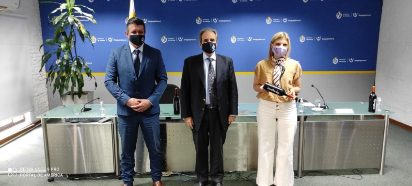 Ignacio Curbelo, Director General; Remo Monzeglio, Ministro de Turismo Interino; Silvina Rosas, organizadora del Uruwineday,