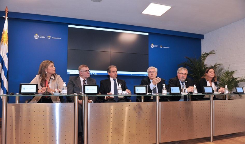 Daniela Barindelli; Carlos Pera; Remo Monzeglio; Tabar&eacute; Viera; Francisco Rodriguez; Beatriz Moratorio.