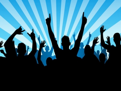 S&iacute;, "Productos se necesitan" y para crearlos: "Id&oacute;neos se necesitan"