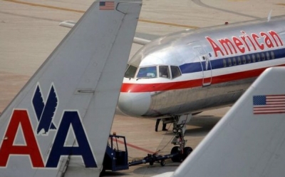 American Airlines se disculpa por empleado que le quit&oacute; violentamente un coche a una madre