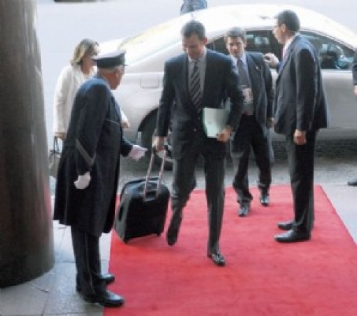  La sencillez del pr&iacute;ncipe fue la nota en el hotel