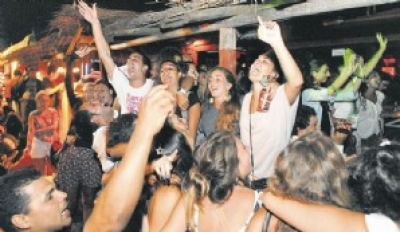  Punta del Diablo. El lugar que eligen los j&oacute;venes para disfrutar sus vacaciones al m&aacute;ximo