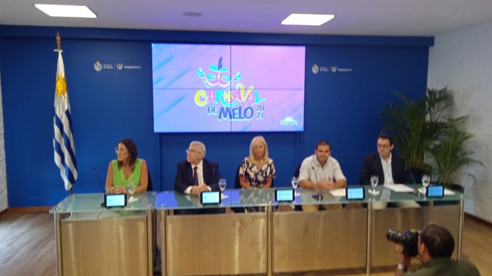 Jacqueline Hern&aacute;ndez, Tabar&eacute; Viera, Beatriz Argim&oacute;n, Jos&eacute; Yurramendi y Gustavo Olivera.