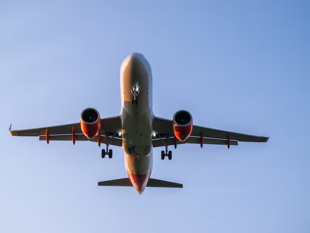 IATA por posible cambio en norma de aterrizaje y despegue en Colombia