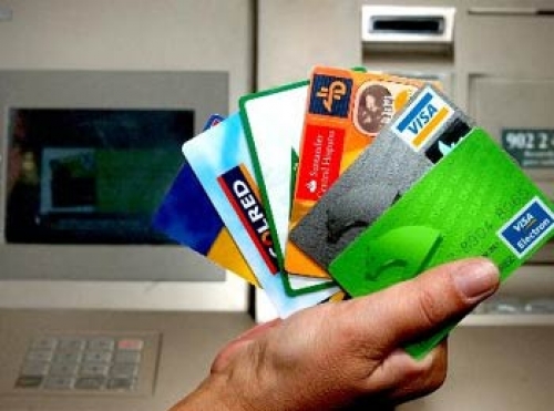 Hacia la bancarización, con plástico