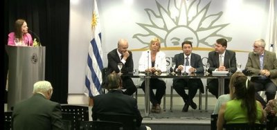 Donde todo comenzó. A principios de febrero de 2013, Conferencia de Prensa de Taleb Rifai, acompañado de Carlos Vogeler en la Torre Ejecutiva, sede de la presidencia uruguaya, cuando le formulamos al Secretario General de la OMT, la discrepancia de Acerenza.