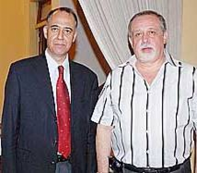 Gustavo Riego (izq.) junto a Miguel Mart&iacute;n, principal, de Mart&iacute;n Travel