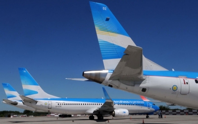 Definir sobre Aerol&iacute;neas Argentinas, pero no ahogarla