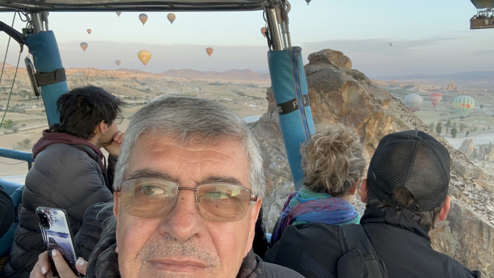 Como es habitual, dando la cara y firmando