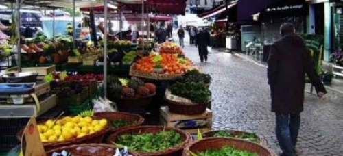 El t&iacute;pico mercado parisino 