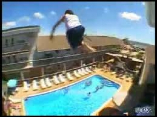 El enfado de los hoteleros de Calvi&agrave; por los 'supuestos' casos de balconing