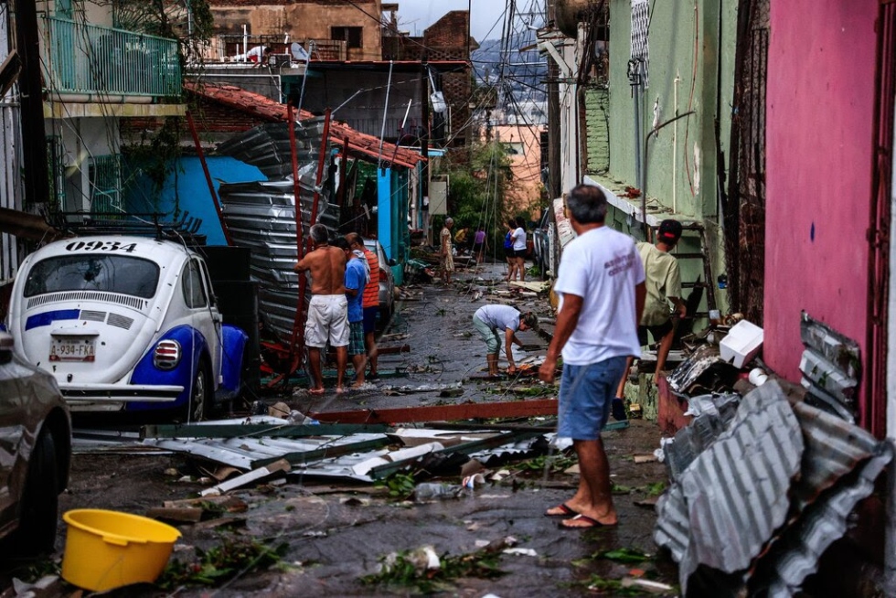  El jueves, Acapulco seguía sin electricidad, comunicaciones ni agua.