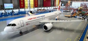 El avión chino que amenaza a Boeing y Airbus supera los 1.000 pedidos