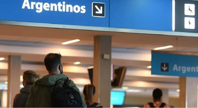 La declaraci&oacute;n jurada para salir de Argentina, la tristeza de la ANAC