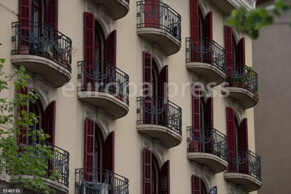 Pisos turísticos de Barcelona, entre la eliminación y  &quot;la muerte del turismo familiar&quot;