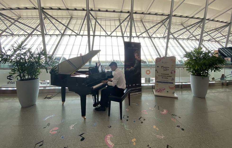El Aeropuerto de Carrasco sorprendi&oacute; a sus pasajeros en San Valent&iacute;n