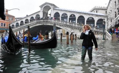 Prueban diques móviles para evitar que Venecia se inunde