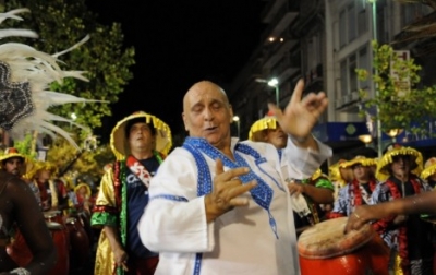      Julio Sosa desfilar&aacute; con Tronar de Tambores