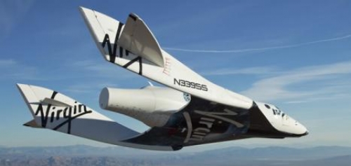 La nave de turismo espacial realiza su primer vuelo independiente