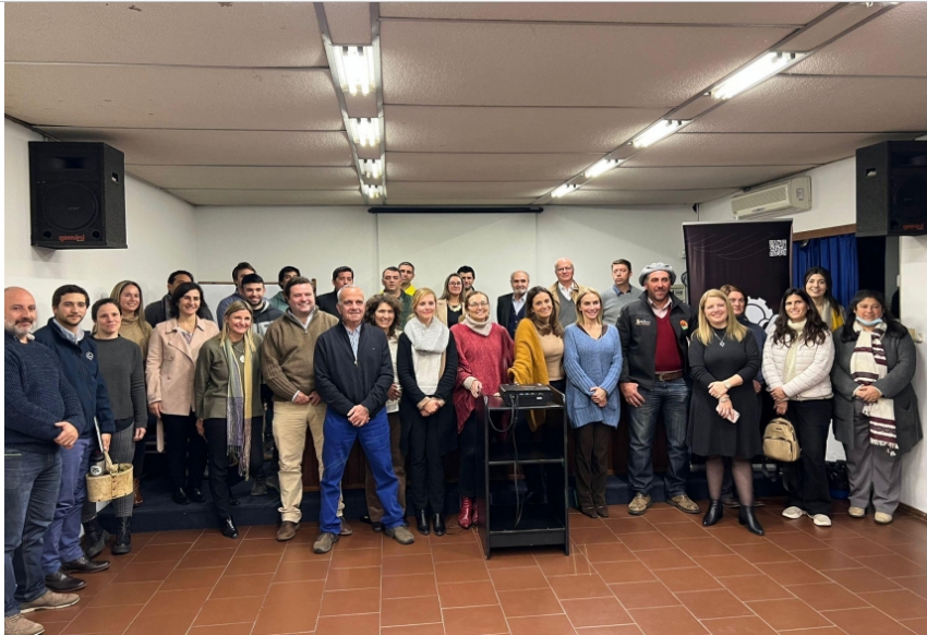 Representantes del Sector Privado de Salto. Primer Encuentro de la Comunidad Tur&iacute;stica, validaci&oacute;n de la hoja de ruta presentada por la Mesa de Desarrollo Proyecto Turismo. Junio 2022.