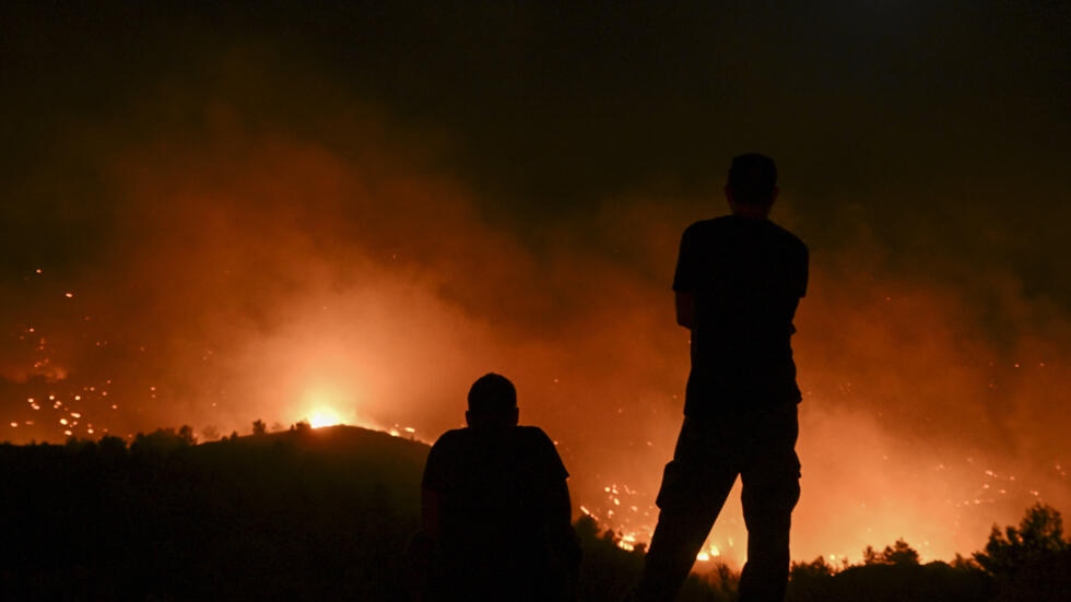 Turoperadores cancelan llegadas a Rodas (Grecia) por el incendio
