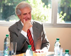 Revolviendo en el archivo: "El avión de Tabaré"