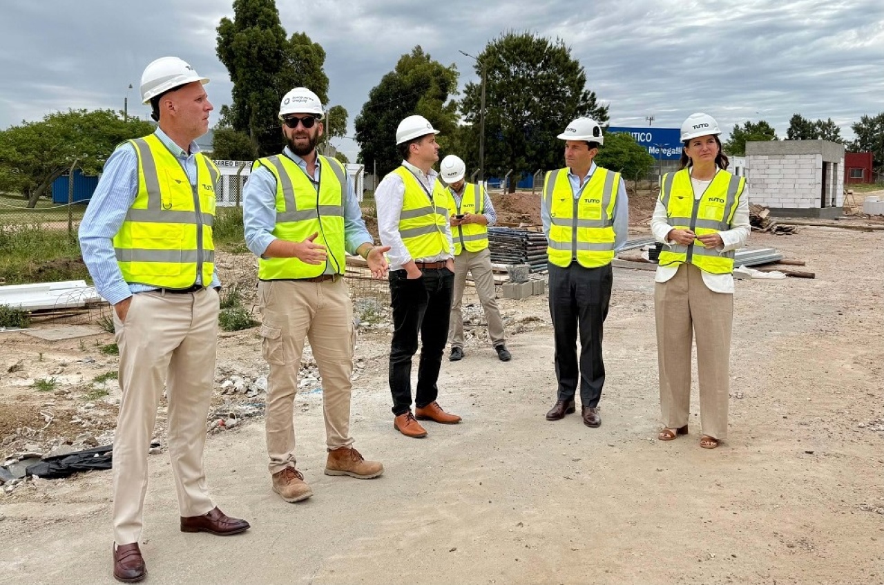 Intendente de Canelones recorrió las obras del Centro TUMO en el Aeropuerto de Carrasco