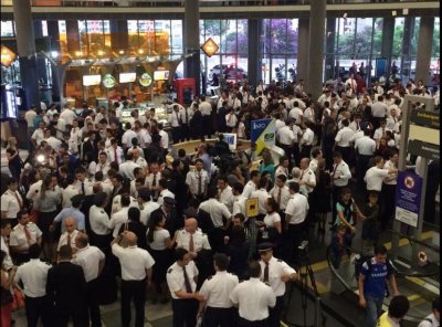 Protestas de trabajadores a&eacute;reos en Brasil