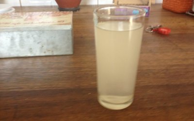 Clarito como el agua de las Obras Sanitarias del Estado (OSE)