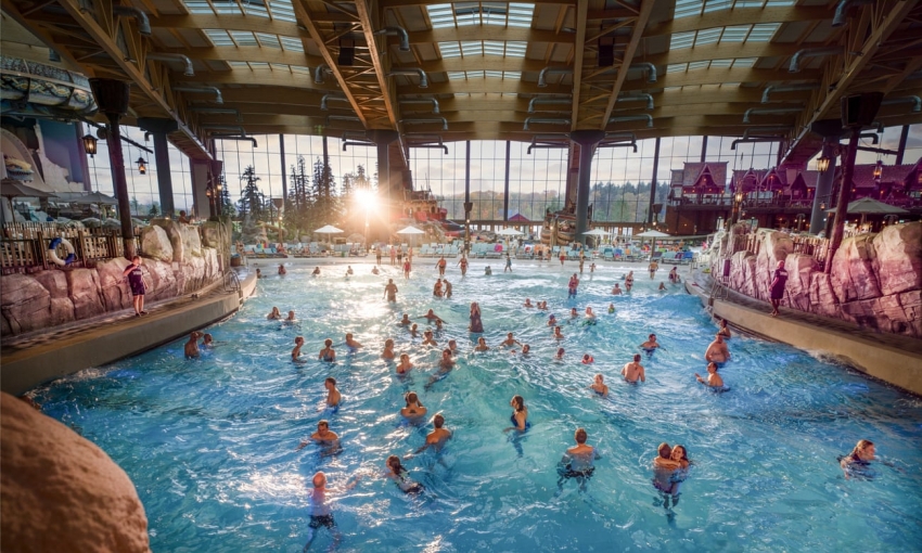El nuevo mundo acu&aacute;tico de Europa-Park, Rulantica.  Lum&aring;fals es el hogar de la piscina de olas Surf Fj&oslash;rd
