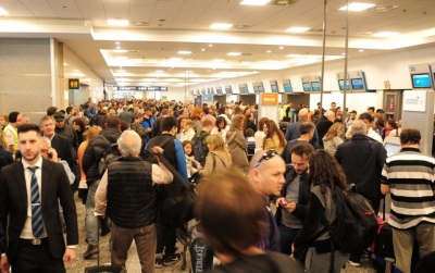 Argentina: conflicto en el transporte a&eacute;reo, sin vuelos jueves y viernes
