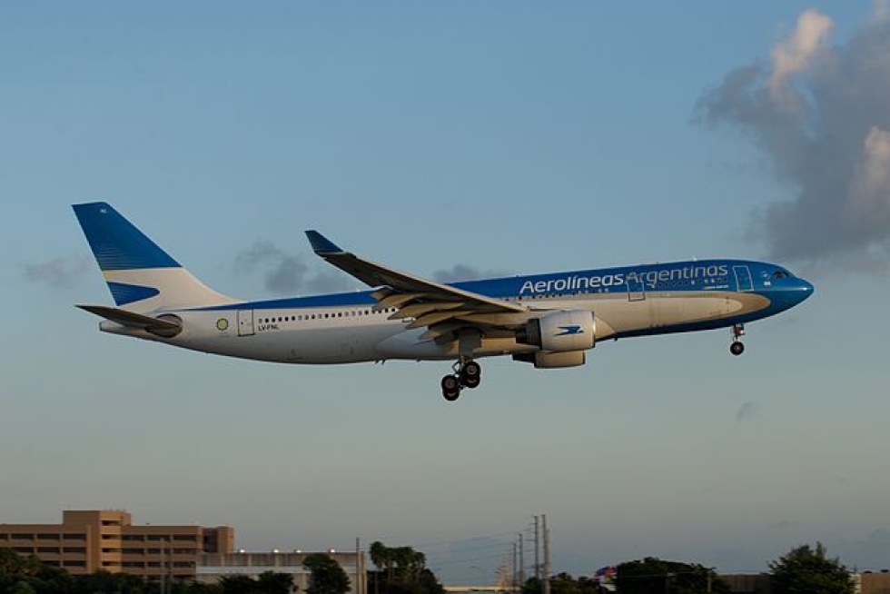 Los gremios de aviaci&oacute;n ven "descabellado" el plan de privatizaci&oacute;n de Aerol&iacute;neas Argentinas