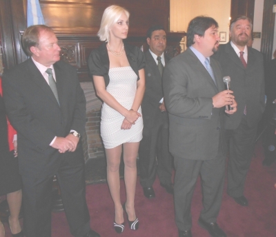 Ministro de Turismo de la Provincia de Misiones, Arq. Horacio Blodek; Embajadora de Turismo de la Provincia Ingrid Grudke; Gobernador Maurice Fabi&aacute;n Closs; Embajador argentino en Uruguay Dante Dovena