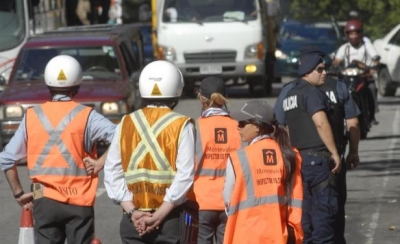 Multa de mil USD y retiro de matr&iacute;cula a quienes trabajen para Uber